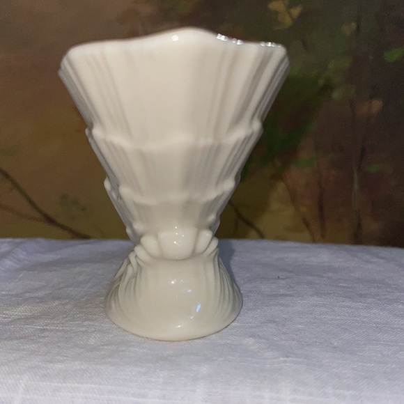 Lenox Cornucopia 24K Gold, Small Horn of Plenty with Gold Trim - Picture 4 of 8